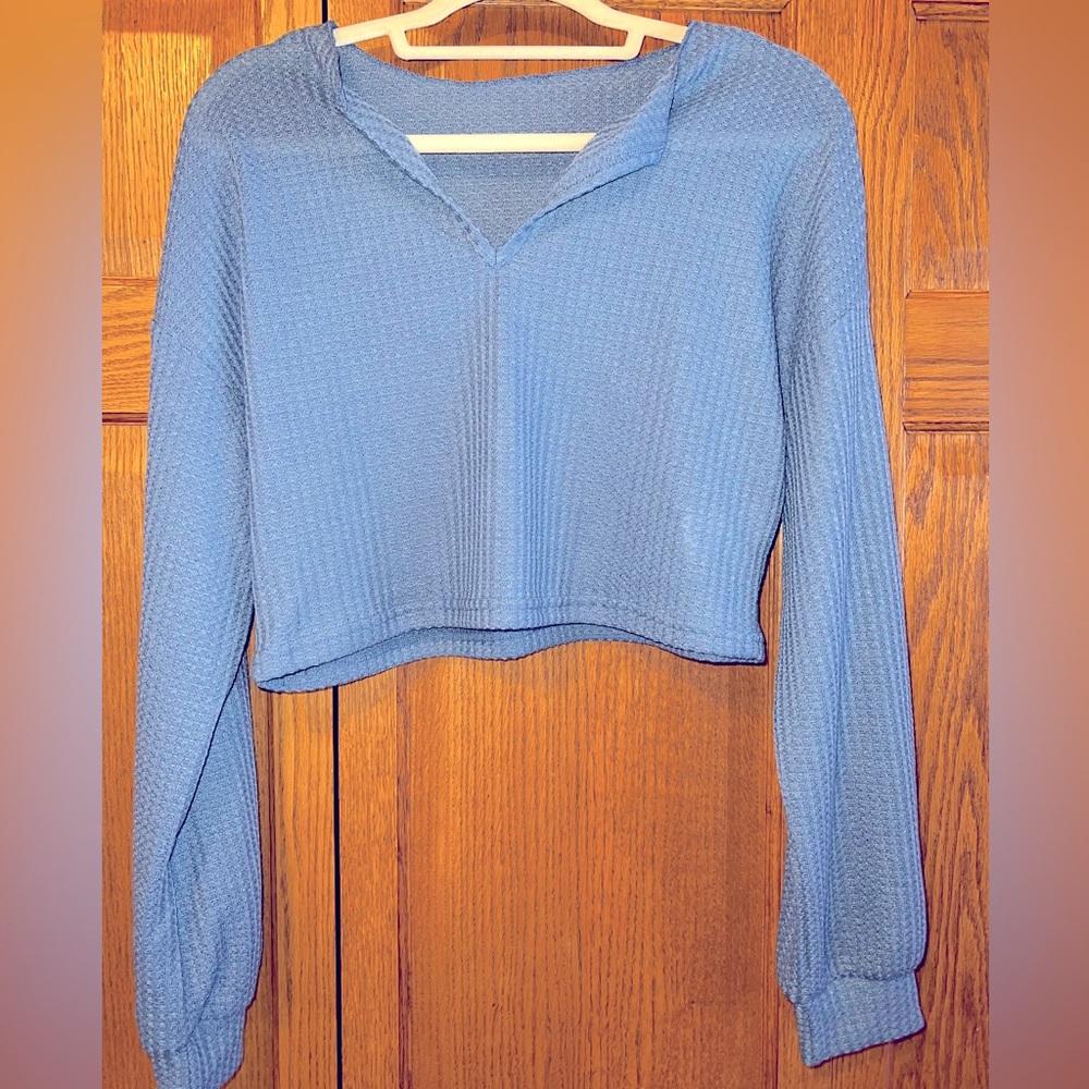 Lightweight blue crop top long sleeve